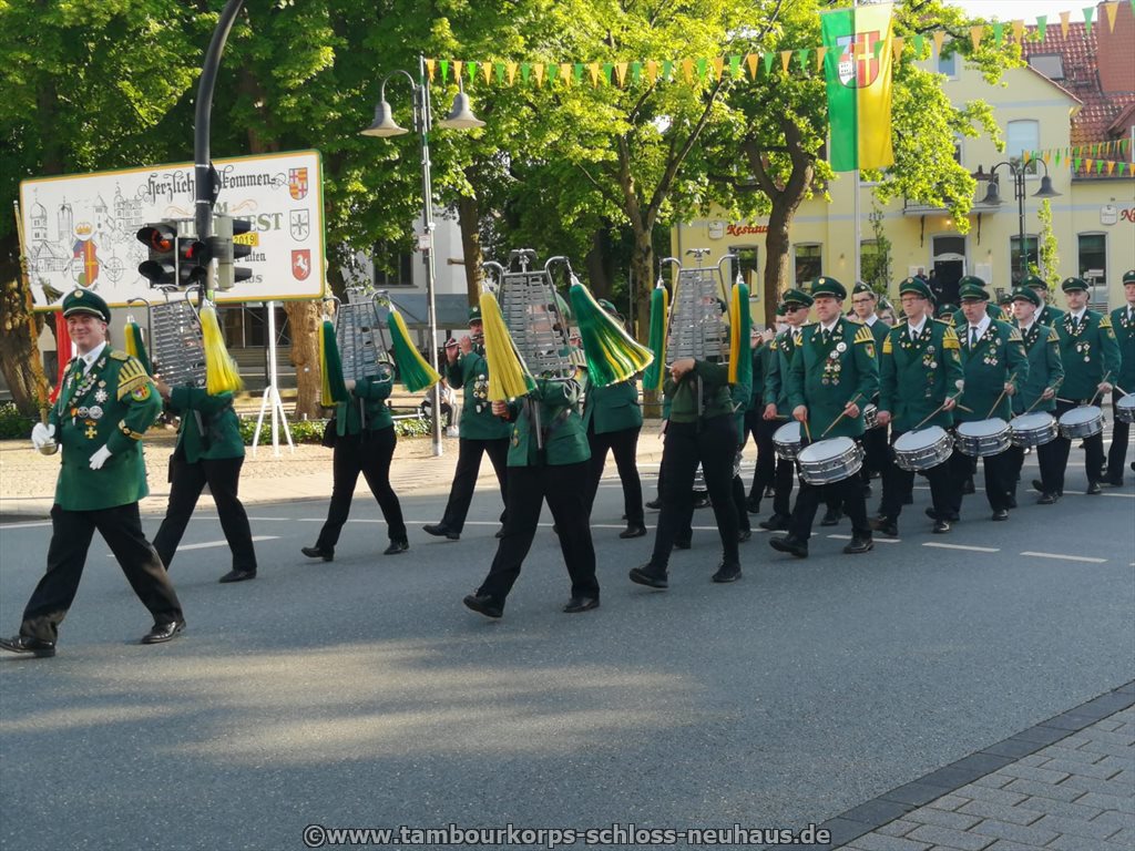 Marsch durch Schloß Neuhaus